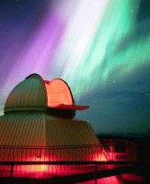 L'observatoire du Mont M&eacute;gantic lors d'une temp&ecirc;te magn&eacute;tique, 17 ao&ucirc;t 2000.